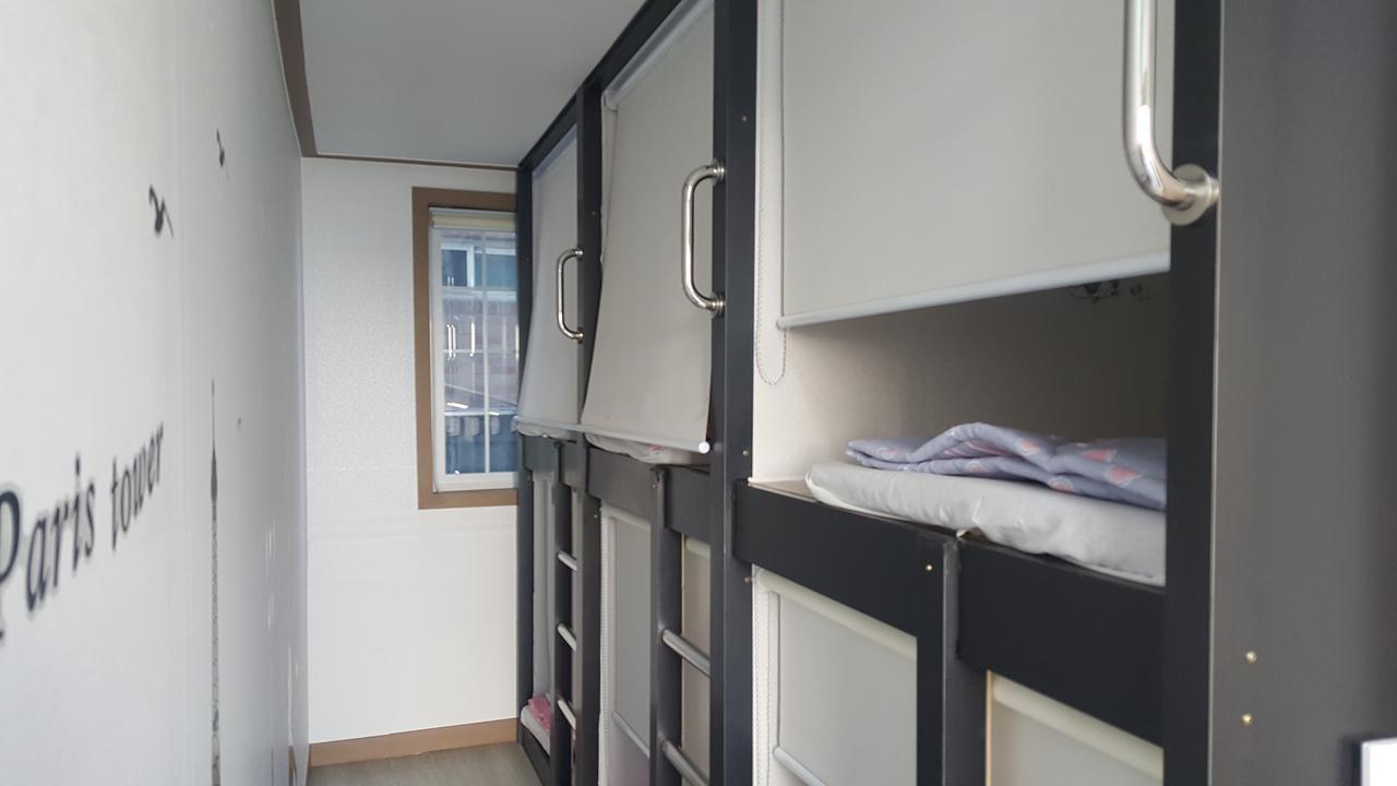 Ocean Capsule Guesthouse Gangneung Exterior foto